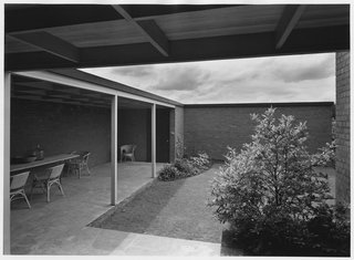 Spotlight on John Yeon, the Father of Northwest Regional Architecture - Photo 10 of 14 - The Evans W. and Helene Hidden Van Buren House courtyard in Portland, Oregon (1948), featured in House and Home Magazine in 1954.