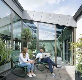 Taking inspiration from historical greenhouses, this bright and open transitional space offers the comforts of an intimate roof garden.