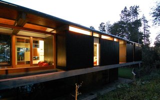 A holiday home located in the north part of Nahuel Huapi Lake, in the Lake District of Argentinian Patagonia, Casa Techos is set between the trees on the lower level of the site. The public and family spaces occupy the ground level, and guest rooms and service areas are on the lower level. Challenges included meeting local standards requiring that the roof have a minimum slope, and providing for the client's request for ample natural lighting. The use of terraces and patios increases the perimeter and, along with the skylights, they generate a interplay between interior and exterior spaces. 