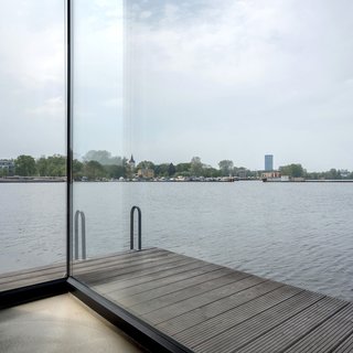 Stay in a Modern Houseboat in Berlin With Floor-to-Ceiling Windows - Photo 5 of 8 -