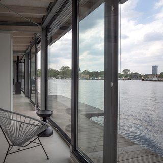 Stay in a Modern Houseboat in Berlin With Floor-to-Ceiling Windows - Photo 6 of 8 -