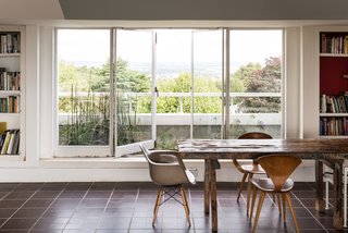 Modernist Architect Berthold Lubetkin's Former London Penthouse Is For Sale - Photo 2 of 8 -