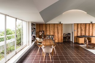 Modernist Architect Berthold Lubetkin's Former London Penthouse Is For Sale - Photo 5 of 8 -