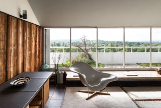 Modernist Architect Berthold Lubetkin's Former London Penthouse Is For Sale - Photo 6 of 8 -