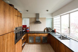 Modernist Architect Berthold Lubetkin's Former London Penthouse Is For Sale - Photo 7 of 8 -