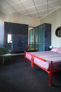 This Venetian Apartment Is Bursting With Incredible European Furnishings - Photo 23 of 23 -