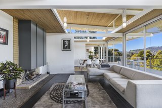 Spend the Night in an Iconic Case Study House North of San Francisco - Photo 5 of 16 -