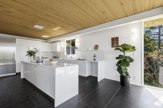 Spend the Night in an Iconic Case Study House North of San Francisco - Photo 11 of 16 -