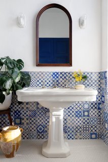 A 19th-Century Schoolhouse in Brooklyn Becomes a Classy Apartment - Photo 11 of 21 -