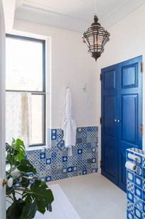 A 19th-Century Schoolhouse in Brooklyn Becomes a Classy Apartment - Photo 12 of 21 -