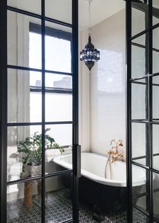 A 19th-Century Schoolhouse in Brooklyn Becomes a Classy Apartment - Photo 18 of 21 -