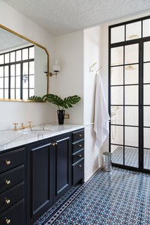 A 19th-Century Schoolhouse in Brooklyn Becomes a Classy Apartment - Photo 20 of 21 -