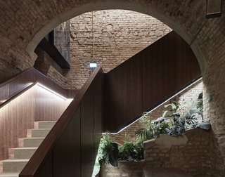 An Underground Speakeasy in Vienna Is Turned Into a Chic Cocktail Lounge - Photo 4 of 18 -