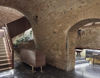 An Underground Speakeasy in Vienna Is Turned Into a Chic Cocktail Lounge - Photo 5 of 18 -