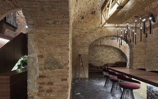 An Underground Speakeasy in Vienna Is Turned Into a Chic Cocktail Lounge - Photo 8 of 18 -