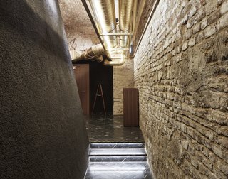 An Underground Speakeasy in Vienna Is Turned Into a Chic Cocktail Lounge - Photo 12 of 18 -