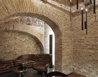 An Underground Speakeasy in Vienna Is Turned Into a Chic Cocktail Lounge - Photo 13 of 18 -