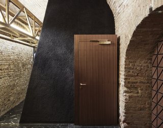 An Underground Speakeasy in Vienna Is Turned Into a Chic Cocktail Lounge - Photo 17 of 18 -