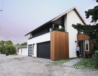 Can Compact Laneway Houses Like This One in Canada Transform Inner-City Neighborhoods? - Photo 3 of 13 -