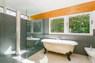 A Modernist Time Capsule by Erno Goldfinger Asks $4M - Photo 11 of 19 -