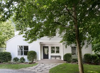 A Hamptons Beach Retreat Gets a Scandinavian-Style Makeover - Photo 1 of 19 -