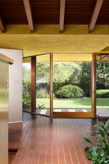 A Pristine John Lautner Home in Long Beach Is Available For the First Time - Photo 4 of 6 -
