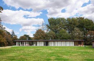 The steel frame and low profile with expanses of glass calls to mind the style of Mies van der Rohe. 