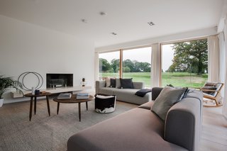 A Scandinavian-Style Pavilion in England Is Listed For $2.1M - Photo 3 of 11 -