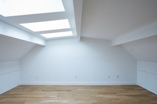 Two Renovated Carriage Houses in Brooklyn Hit the Market - Photo 4 of 13 - Three bedrooms are on the second floor of 409 Vanderbilt, while the third floor boasts a warm, skylit space with a full ensuite bath, suitable for another bedroom or a spacious family room. 