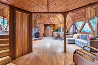 The open space is bright and airy, yet has the feel of a private retreat in the forest. 