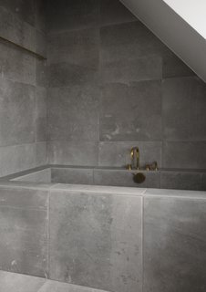 Here's a quick look at the bathroom.