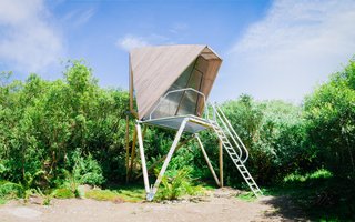 Go Off The Grid With These Remote Rental Cabins in Cornwall - Photo 5 of 12 - Once the cabins have been built, they are transported to the site for installation.