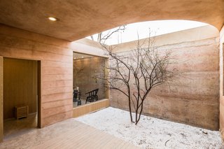 Smaller courtyards connect the southern-facing volumes of the home.