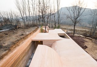 The separate courtyards are connected via a zigzag path that is similar to traditional Chinese gardens, creating a tranquil atmosphere.