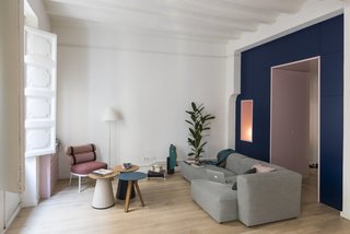 The living area is now nice and bright, and outfitted with a careful selection of furniture, such as a Mags sofa by HAY and a Roll Club Chair from Kettal.