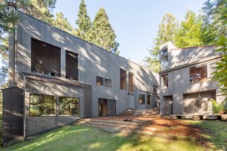 Hines House at Sea Ranch, which is set on two lots of just over one-and-a-half acres, is comprised of two separate structures which architect William Turnbull Jr. referred to as "big house, bunk house." <span style="color: rgb(204, 204, 204); font-family: Theinhardt, -apple-system, BlinkMacSystemFont, "Segoe UI", Roboto, Oxygen-Sans, Ubuntu, Cantarell, "Helvetica Neue", sans-serif; font-size: 13px;">Paul Kozal</span>