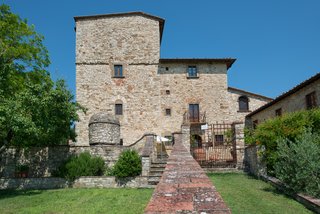 You Can Own Michelangelo’s Former Tuscan Villa For $9.3M - Photo 10 of 11 - Another look at the main house. 
