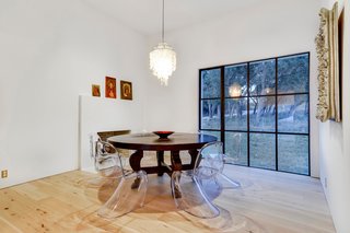 Own This Alluring Sculptural Abode in Austin For $3.1M - Photo 6 of 21 - The dining area overlooks the yard.