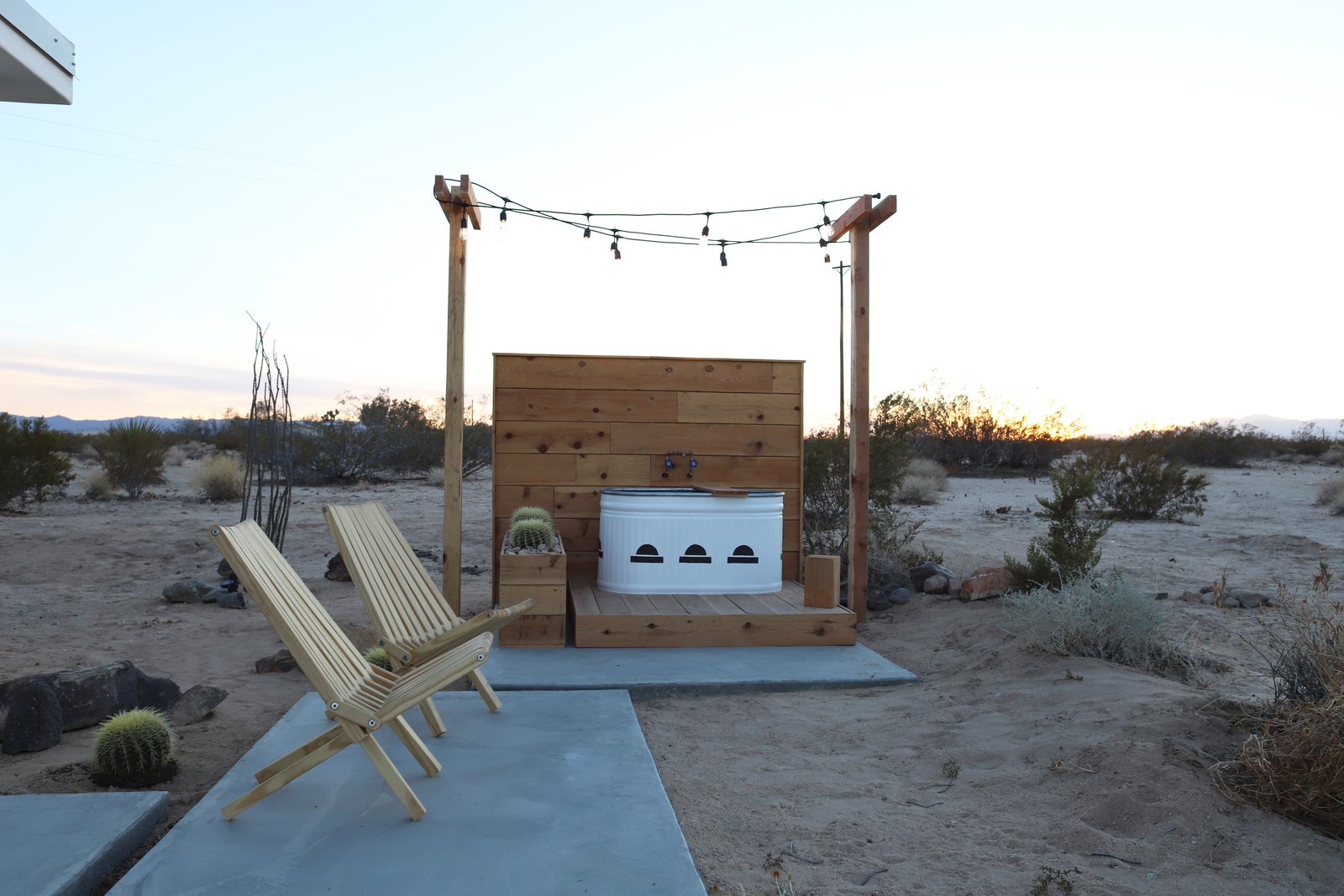 The addition of an alfresco tub is perfect for relaxing on starry desert evenings.
