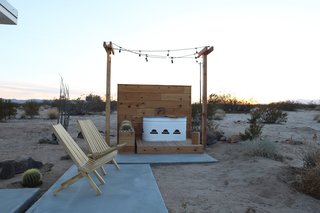 The tub was constructed from a water trough that the Smirkes found at a feed store. Kathrin painted it, and Brian built a deck, platform, and planters around it for privacy and to run the water lines. With both hot and cold running water, the tub is perfect for both hot summer days and cool desert nights. 