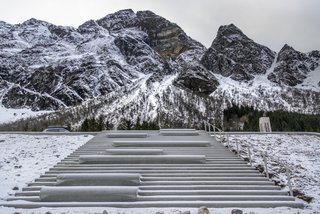 This Concrete Rest Stop Will Make You Want to Visit Norway - Photo 5 of 8 - The views of the fjord are magnificent, both facing the vast open Norwegian ocean, as well as looking toward the mountain range. 