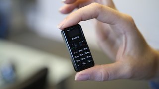 The battery supports a three-day standby and a 180-minute talk time.