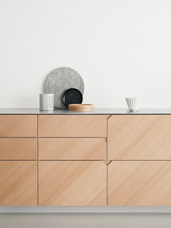 Oregon Pine is characterized by a light, red-brown wood color with a fine, narrow wood grain. 