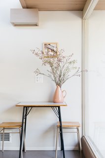 A quiet vignette in the kitchen. 