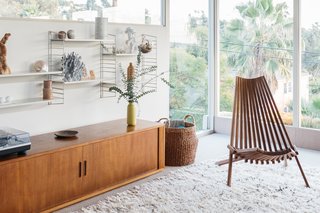 The home integrates a strong sense of the outdoors throughout. 