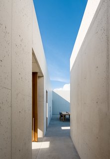 A terrace connects the living spaces, allowing light and coastal breezes to pass through.