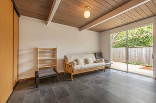 New Sonos laminate flooring has also been installed in all the bedrooms, bathrooms, kitchen, and office. 