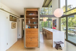 A built-in display cabinet adds storage, while also enhancing the authentic midcentury feel.