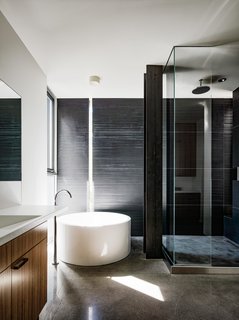 Texture, light, and a pureness of materiality turn the bathroom into a balanced composition. 