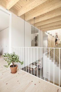 Ceilings made of glue-laminated timber fit the design perfectly.